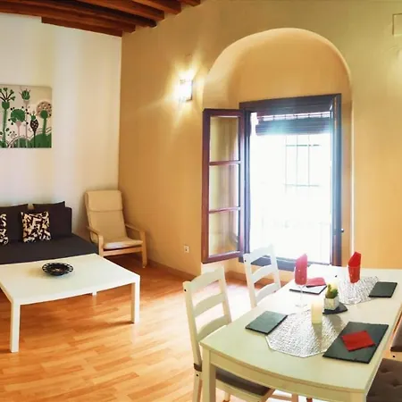 Familiar Juramento Apartment